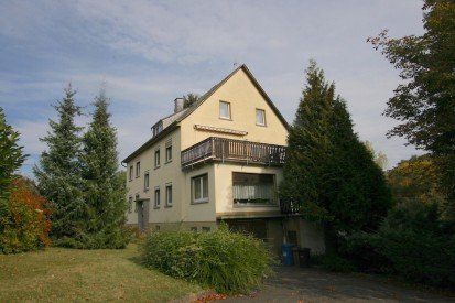 Hauptbild -Helle 4-Zimmer-EG-Wohnung mit schönem Balkon und Garage in Ortsrandlage-