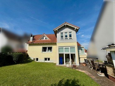 Hauptbild ---Top gepflegtes Einfamilienhaus mit ELW, Wintergarten und liebevoll angelegtem Garten---